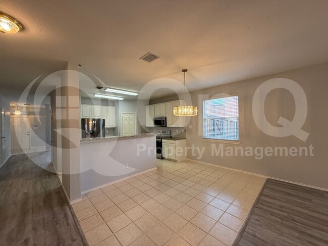 Photo - 1113 Shadowridge Cir