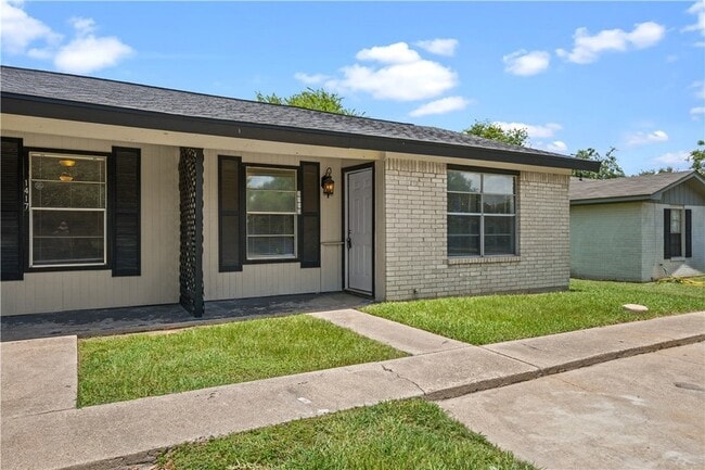 Photo - 1419 Hillside Dr