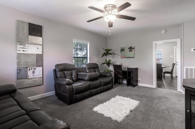 Photo - 120 W 8th St