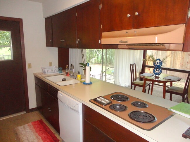 Photo - 1700 Emilie Ln Unit A