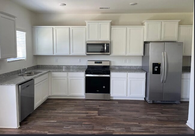 229 Chelsea Pk Cir