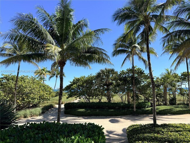 10185 Collins Ave Unit 822