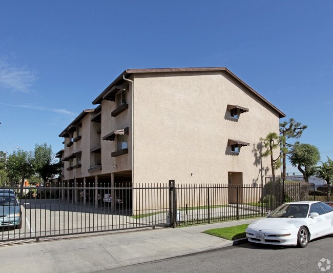 Pine Place Apts