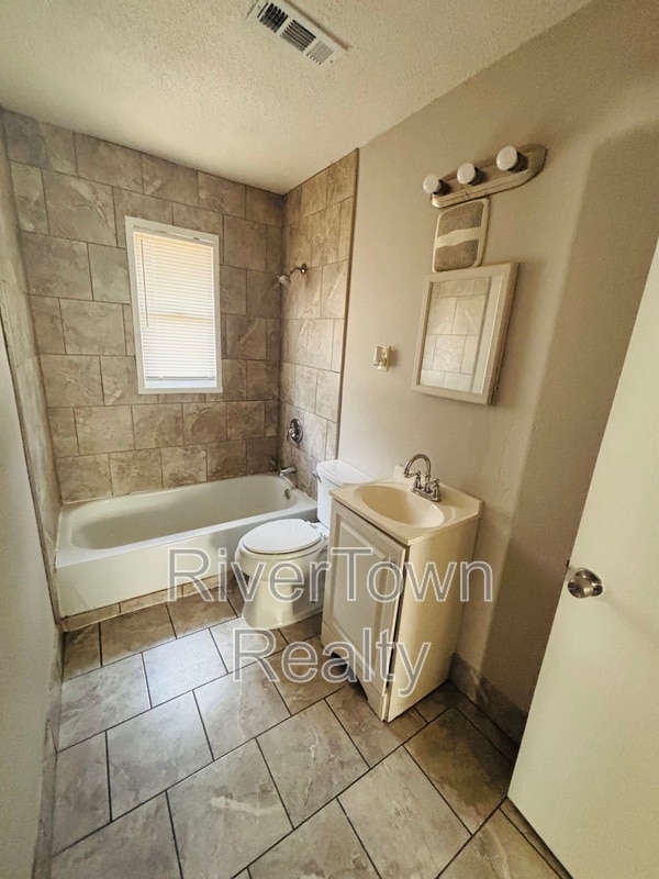 Photo - 686 Delta Rd