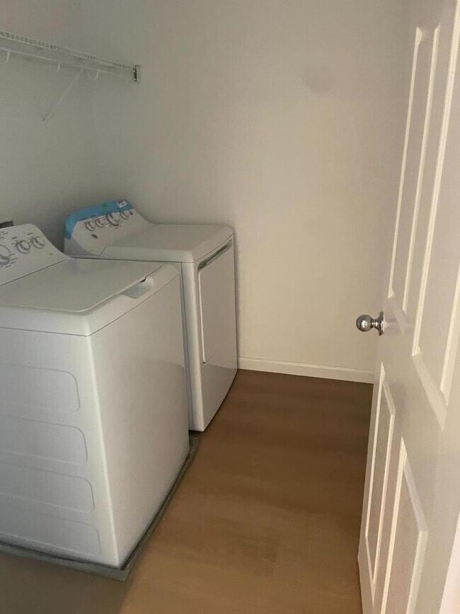 Photo - 668 Town Square