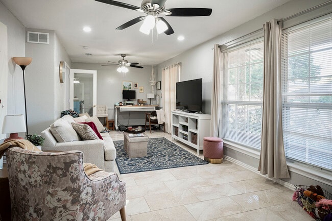 Photo - 1916 Westridge Dr