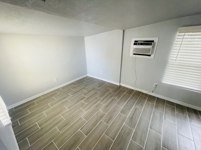 Photo - 910 51st Ave W Unit B