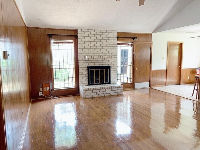 Photo - 8902 Sharpview Dr