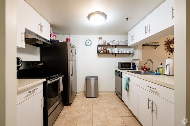 1BR, 1BA + estudio