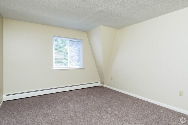 2BR, 1BA - 900SF - Bedroom