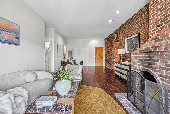 28-32-32 Atlantic Ave Unit 628