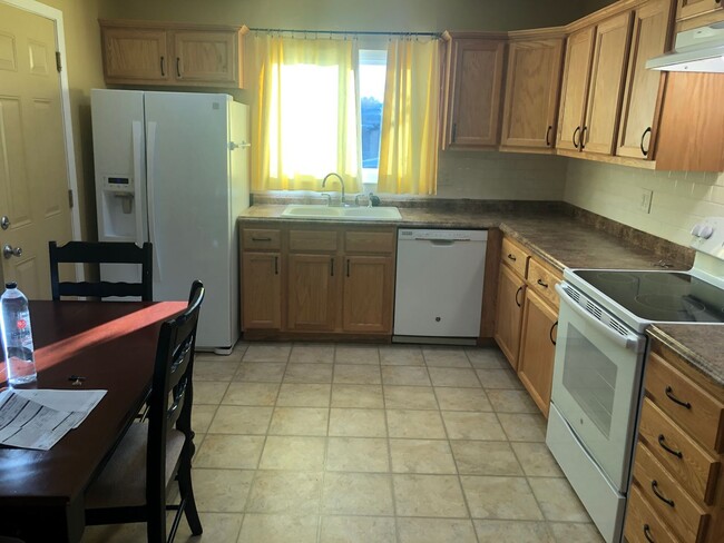 Photo - Clean Neat 3 Bedroom 2 Bathroom 1008 sft Rancho Cordova Home for Lease.