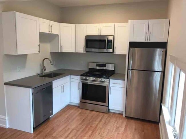 Spacious Kitchen - 535 30th St Unit #2
