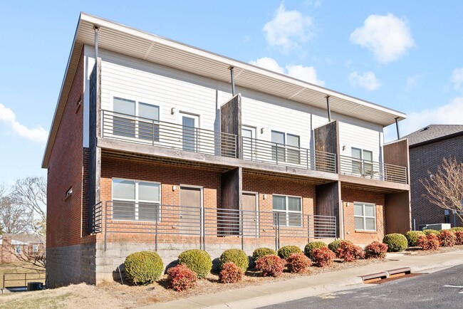 Photo - Large 2 Bedroom Condo For Rent Near Downtown Clarksville!