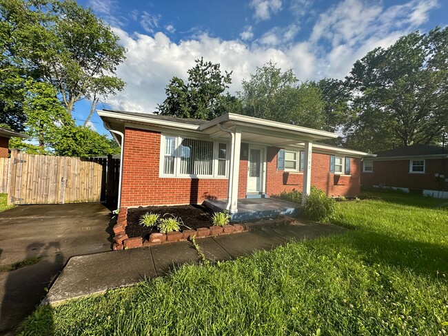 4BR/2BA Home for Rent with Basement and Fe... - 4BR/2BA Home for Rent with Basement and Fe...