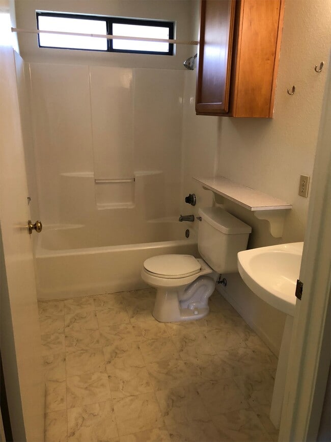 8706 Lyn River Ct Unidad D