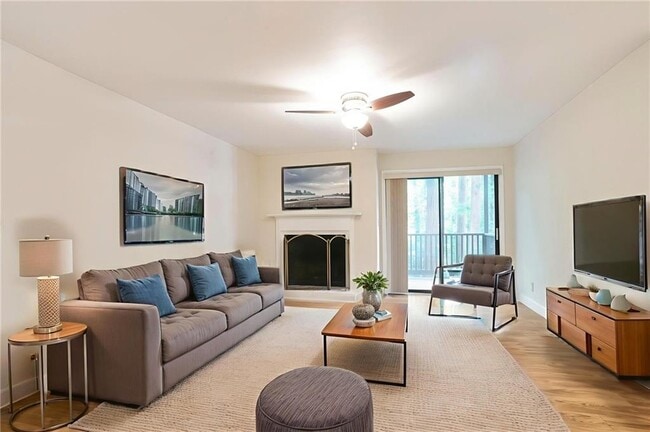 Photo - 408 River Run Dr