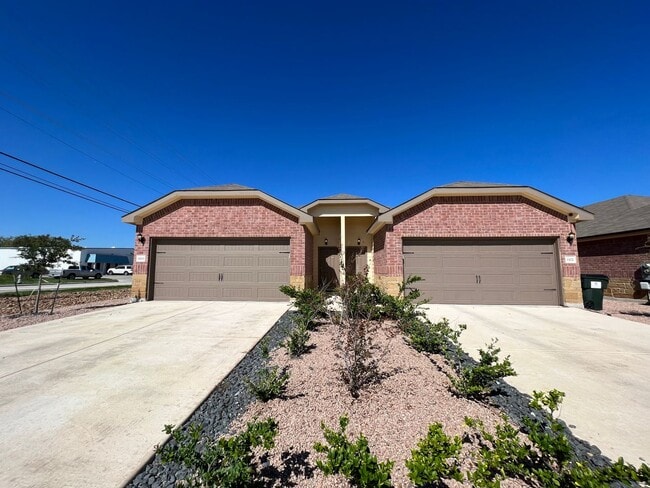 Photo - Luxury 3/2 Duplex in Seguin, Texas