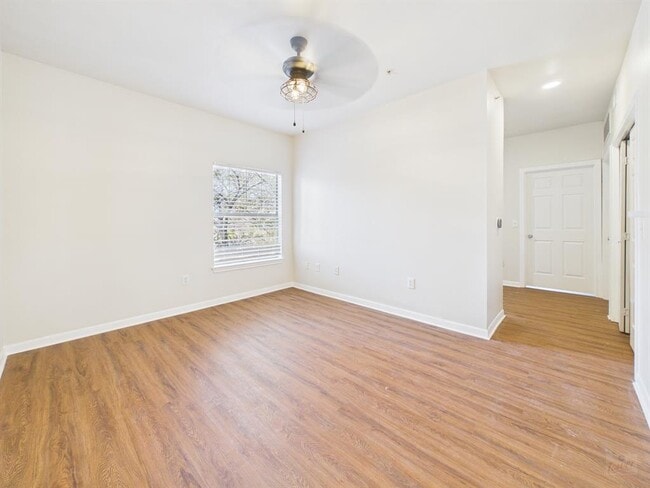 Photo - 2320 Gracy Farms Ln Unit 323