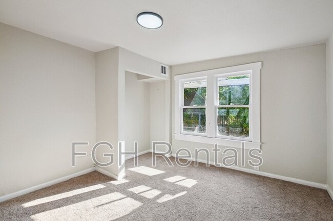 Photo - 2332 E Houston St