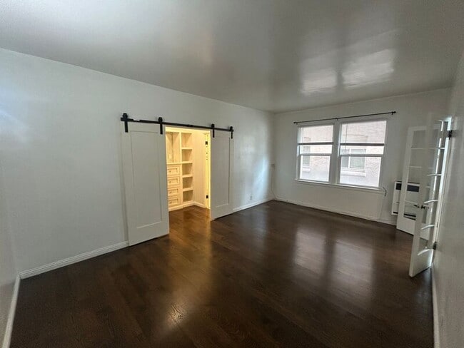 Building Photo - 325 Elm Ave