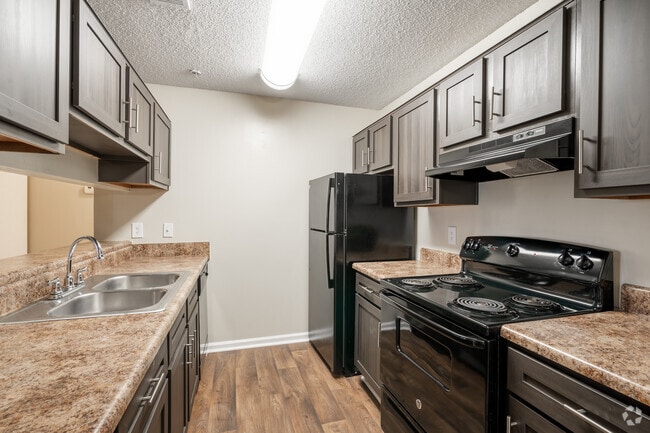 1BR, 1BA - 736SF