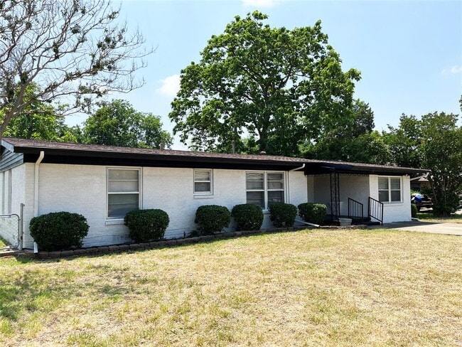 Photo - 470 Highland Blvd