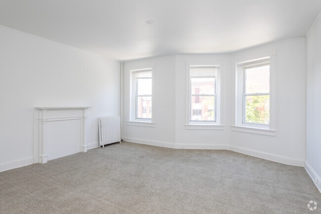 1BR, 1BA Plus - 850 SF - Living Room