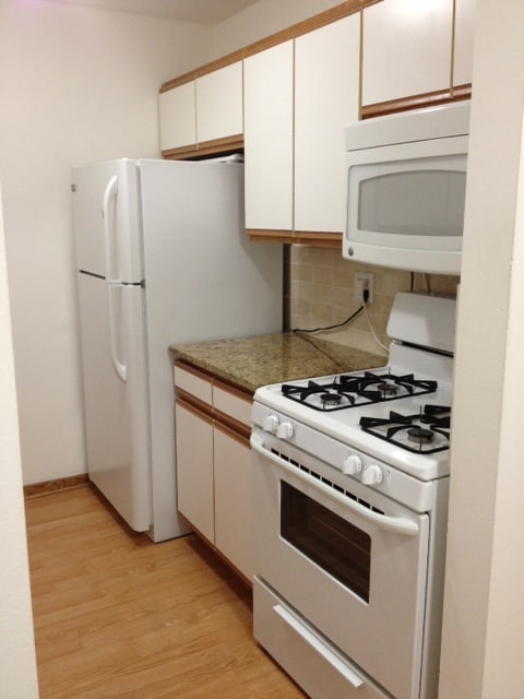Kitchen - 9998 S 84th Terrace Unit #32