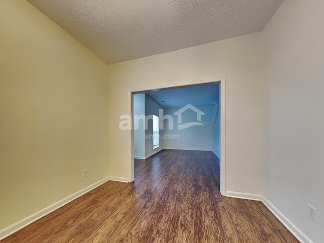 Photo - 1617 Oak Knoll Ln