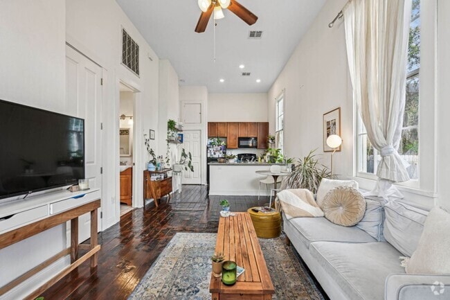 Building Photo - 408 N Tonti St Rental