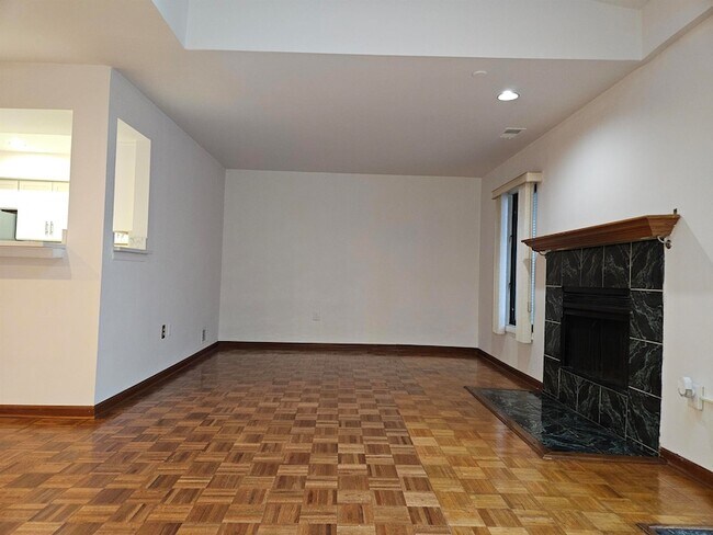 Photo - 806 Spinnaker Ct