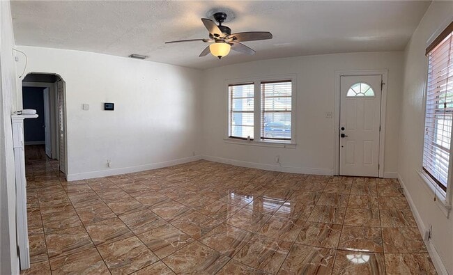 Photo - 702 W Peninsular St