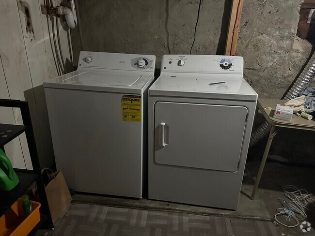 Building Photo - 15 Holton St Unit 2 Rental