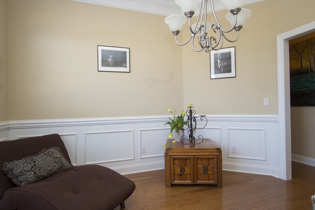 Photo - Exquisitely Maintained Home in the Coveted Goldsmith - Schiffman/ Hsv High school