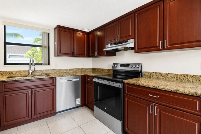 Photo - 202 Lakewood Dr