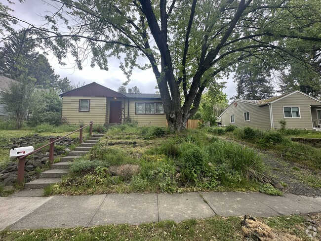 Building Photo - 1010 NW Fisk St Unit Lower Rental