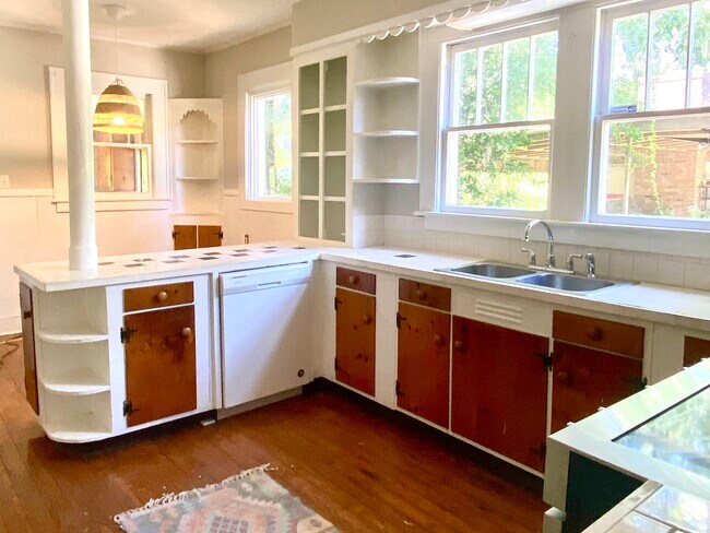 Photo - 409 Edgewater Rd