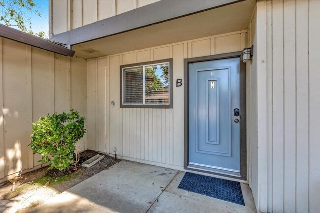Photo - 122 Flynn Ave