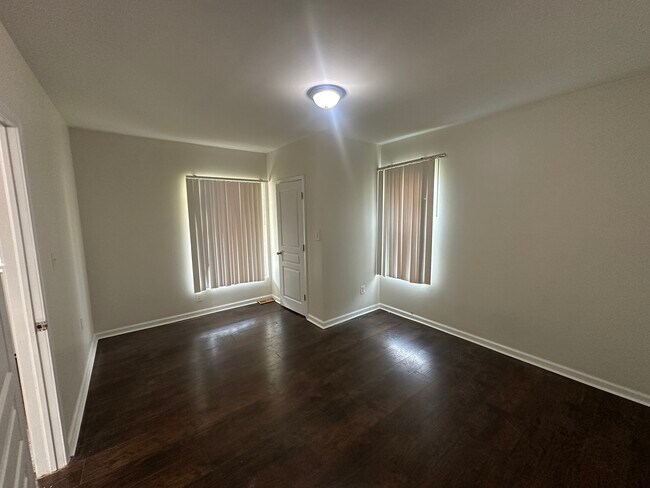 Photo - 132 E Howard St