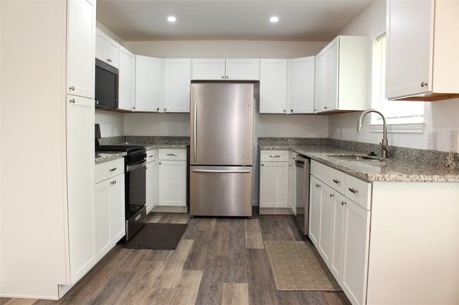 Building Photo - 1802 Sleepy Creek Way