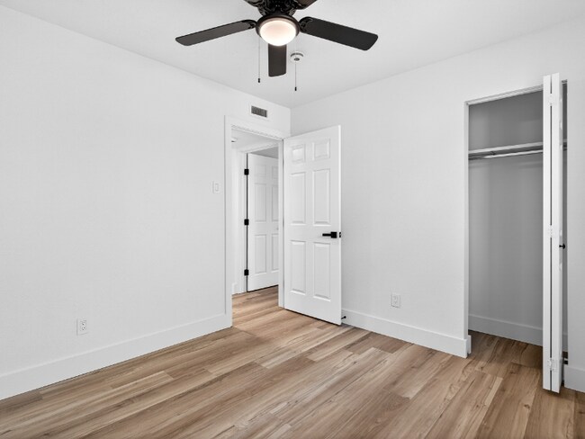 Photo - 6013 Cedar Ln