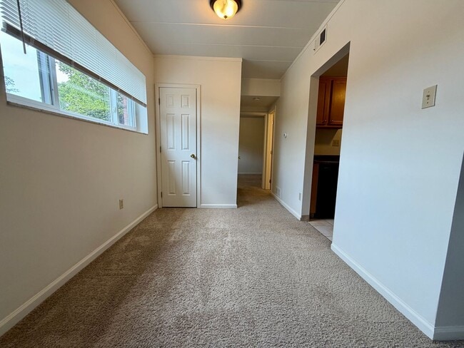 Four Seasons Apartments