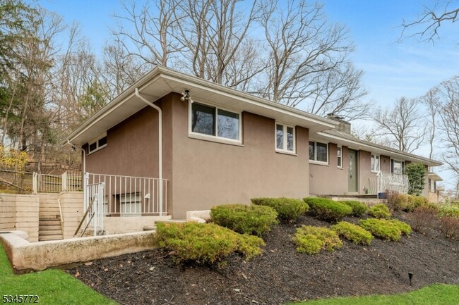Photo - 114 Undercliff Rd House