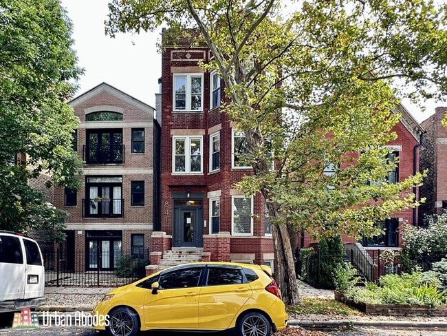 Building Photo - 841 N Mozart St Unit 1 Rental