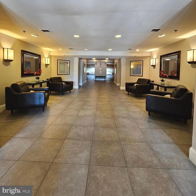 Building Photo - 505 E Braddock Rd Unit 608