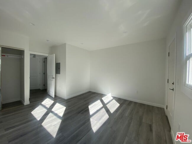 Photo - 142 Douglas St