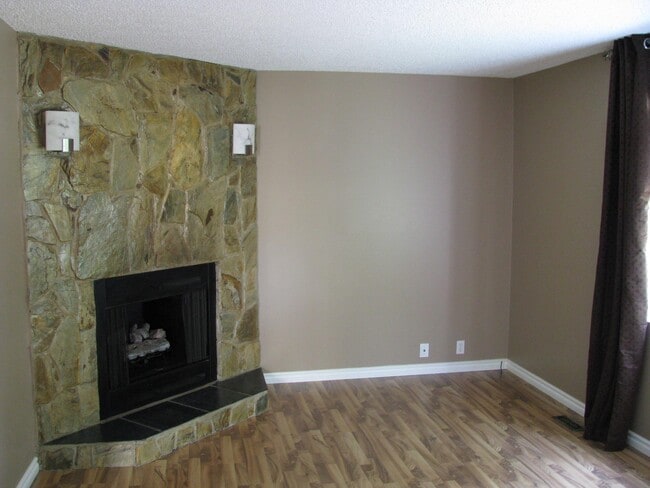 Photo - 3 Bed 1.5 Bath Unit in Sherwood Park, AB Unit 839 Village Drive