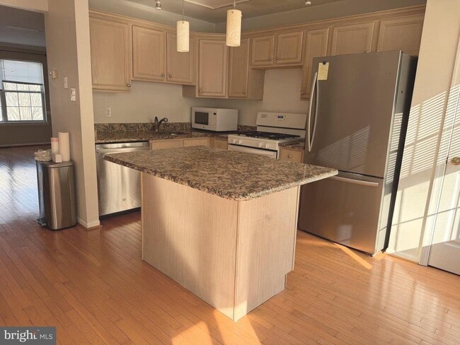 Photo - 20 Emandan Ln