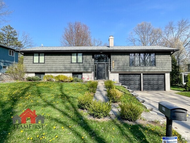 Building Photo - 910 Pine Ridge Dr Rental